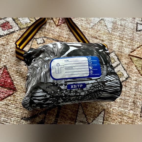 K-Way and Christian Lacroix reversible windbreaker - Picture 11 of 15